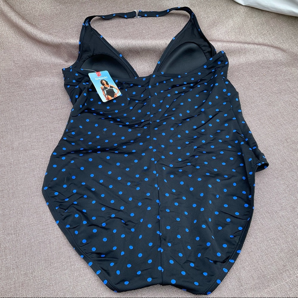 Women’s size 18 Speedo swimsuit polka dot NWT